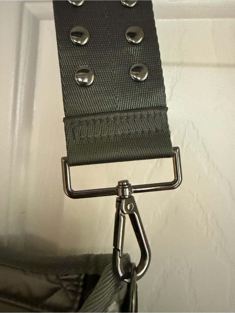 HAUTE SHORE Quilted Metallic Crossbody - Picture 4 of 7